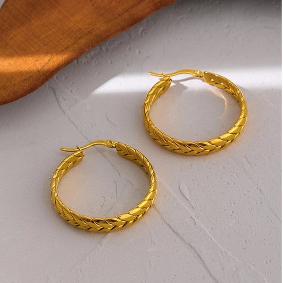 NEW 18K Gold Plated Round Braided Hoop Earrings - Picture 4 of 8
